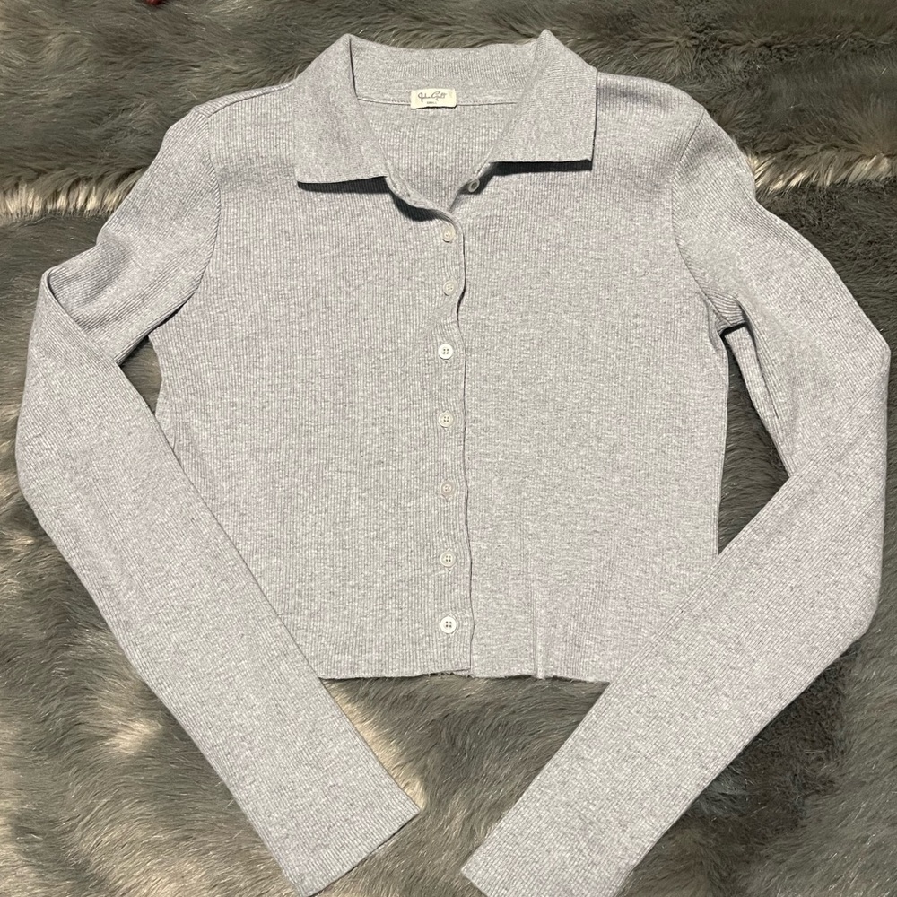 Brandy Melville cropped button down top